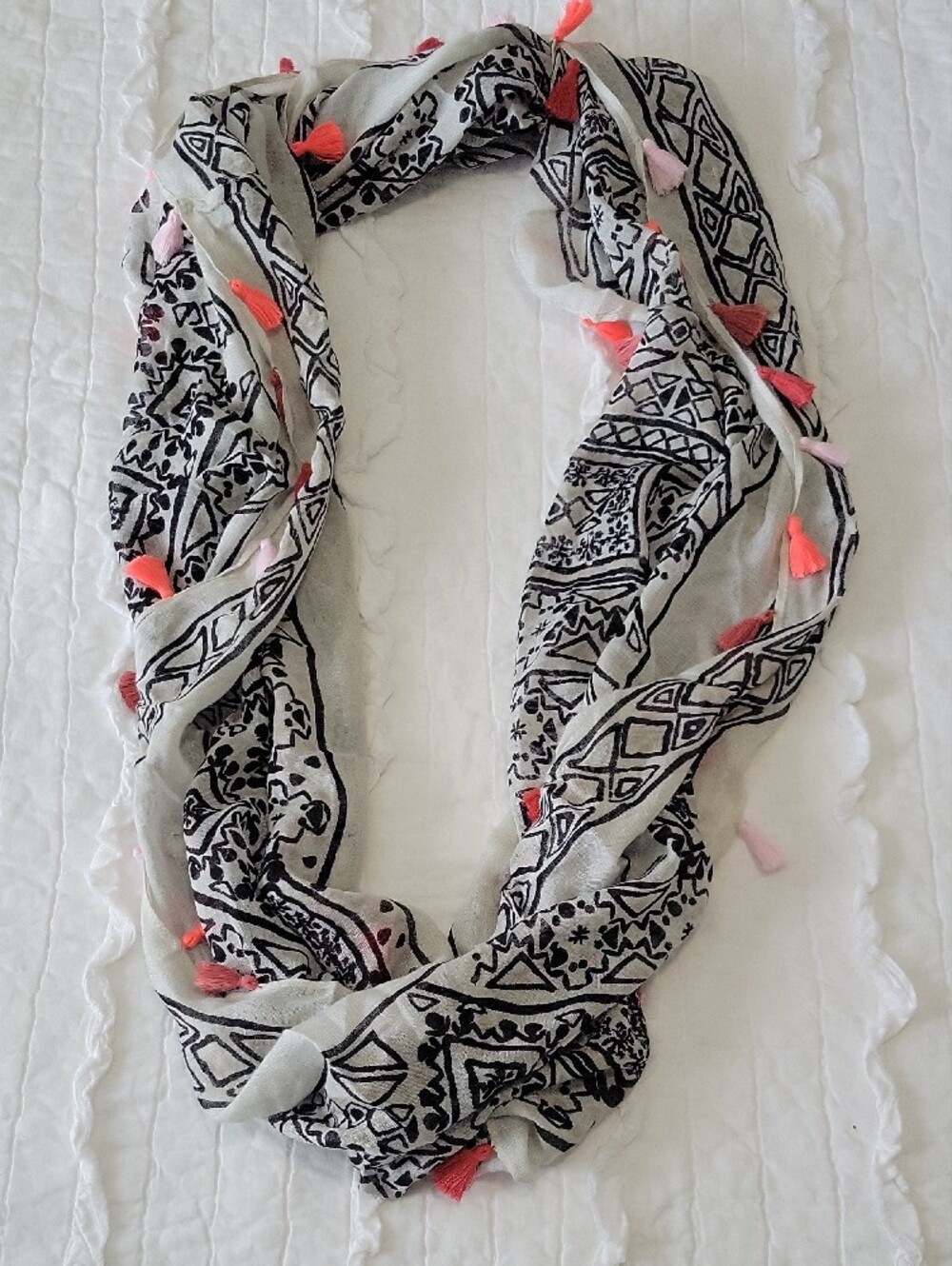 Shiraleah Chicago Boho Infinite Scarf With Tassels Cream & Black Featherlight EC